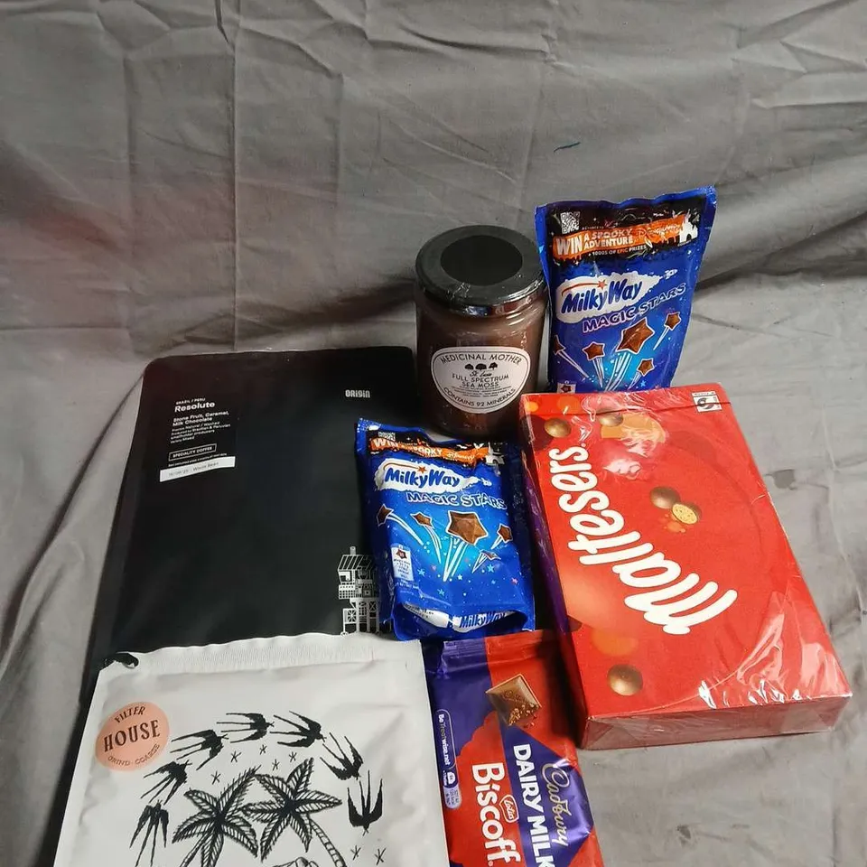 APPROXIMATELY 10 ASSORTED FOOD ITEMS TO INCLUDE - MAGIC STARS, COFFEE AND MALTESERS - COLLECTION ONLY