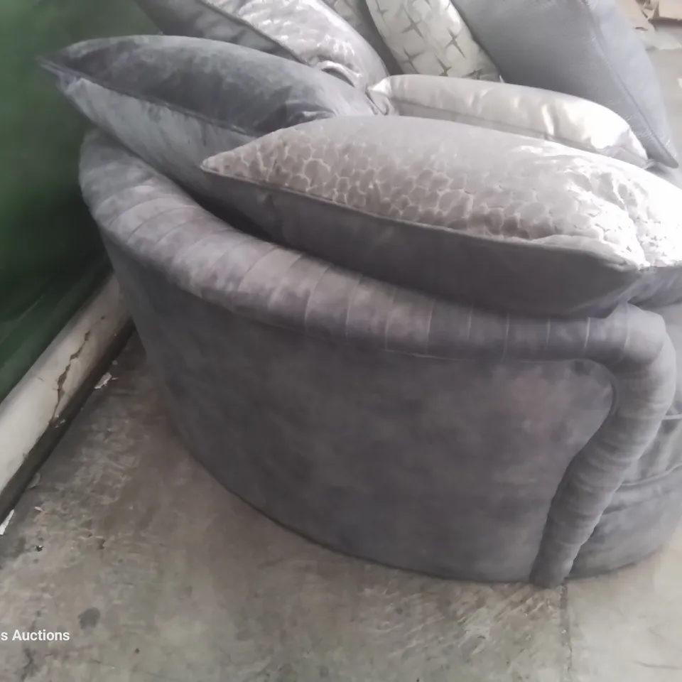 DESIGNER PLUSH GREY FABRIC SECTION & ASSORTED SCATTER CUSHIONS