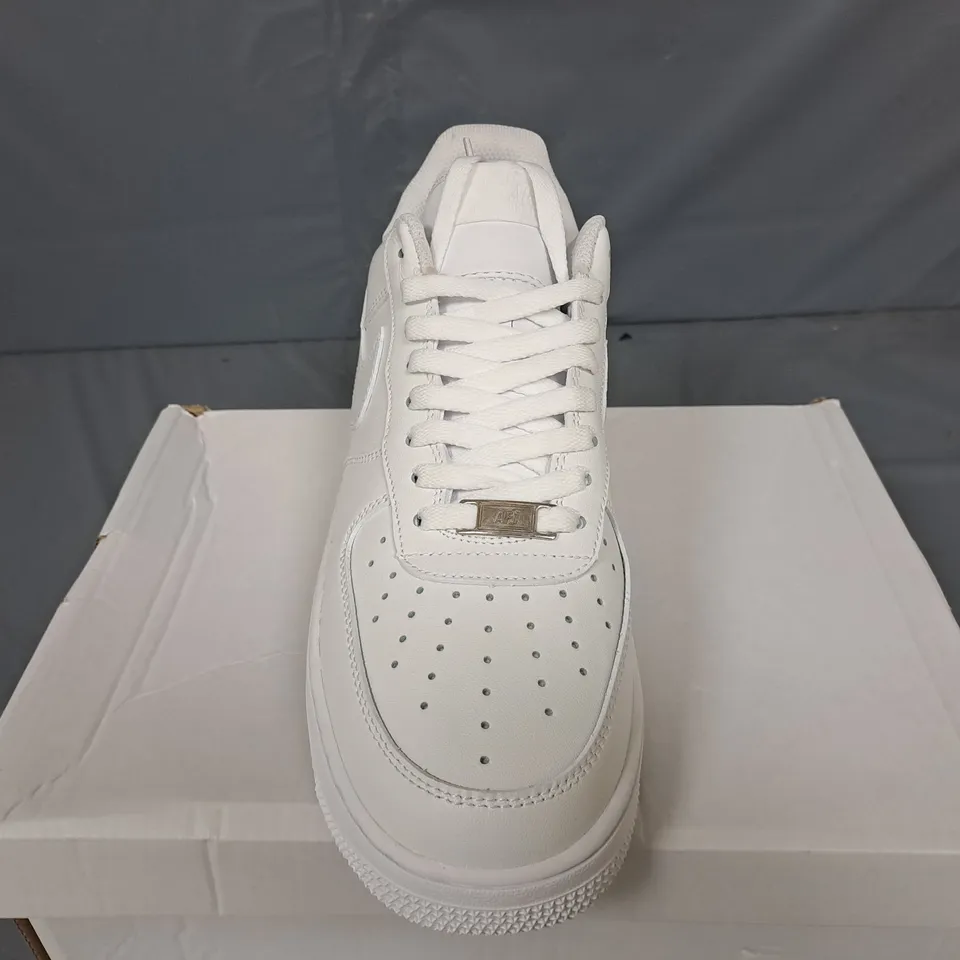 BOXED PAIR OF NIKE AIR FORCE 1 TRAINERS IN WHITE - UK 10