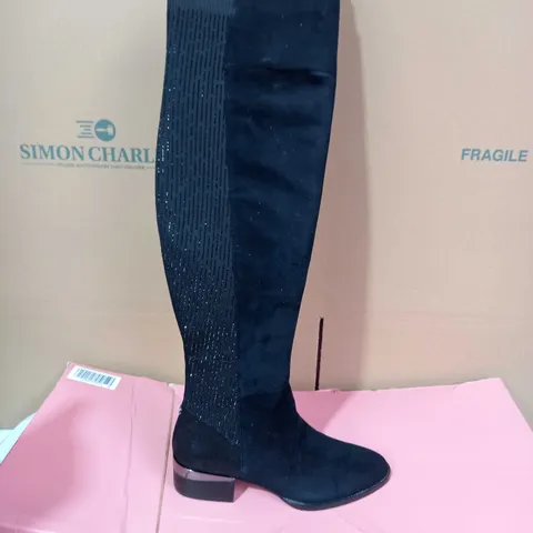 BOXED PAIR OF MODA IN PELLE BOOTS - SIZE 40