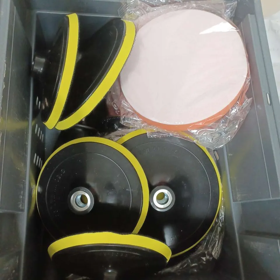 BOX OF ASSORTED SANDER BITS TO INCLUDE SAND PAPER - HANDLES - 