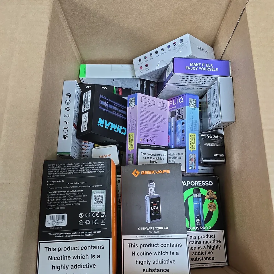 BOX OF APPROXIMATELY 30 ASSORTED E-CIGARETTES AND ACCOMPANIMENTS TO INCLUDE: VOOPOO ARGUS P3 POD KIT 