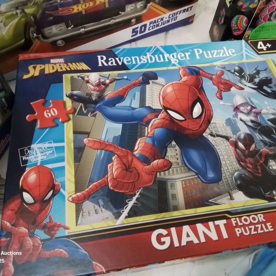 BOX CONTAINING APPROXIMATELY 10 TOYS TO INCLUDE: STAR WARS FIGURINE, NEON STONES, HIT WHEELS 50 PACK, PIE FACE, VTECH EMERGENCY SERVICE PLAYSET ETC.