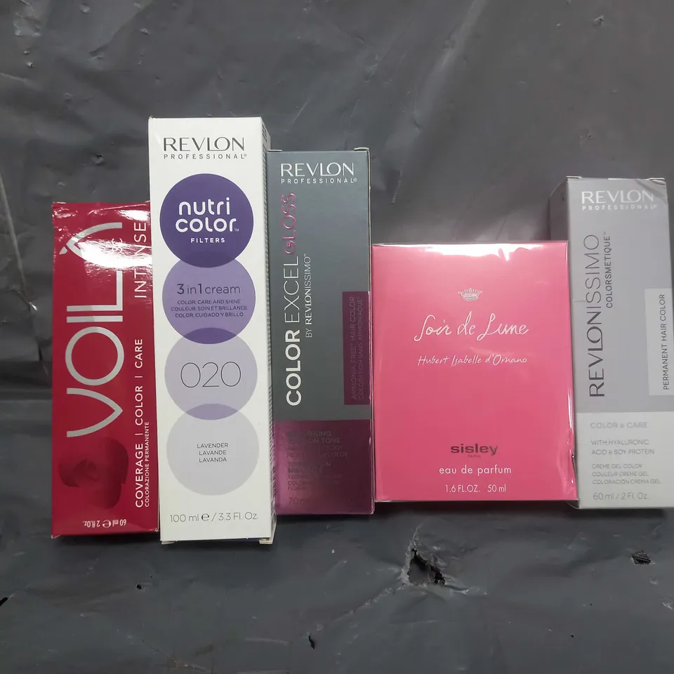 BOX OF APPROX 15 ASSORTED HEALTH & BEAUTY ITEMS TO INCLUDE - REVLON PERMANENT HAIR COLOUR , SISLEY EAU DE PARFUM , REVLON COLOR EXCEL GLOSS HAIR COLOUR ETC - COLLECTION ONLY