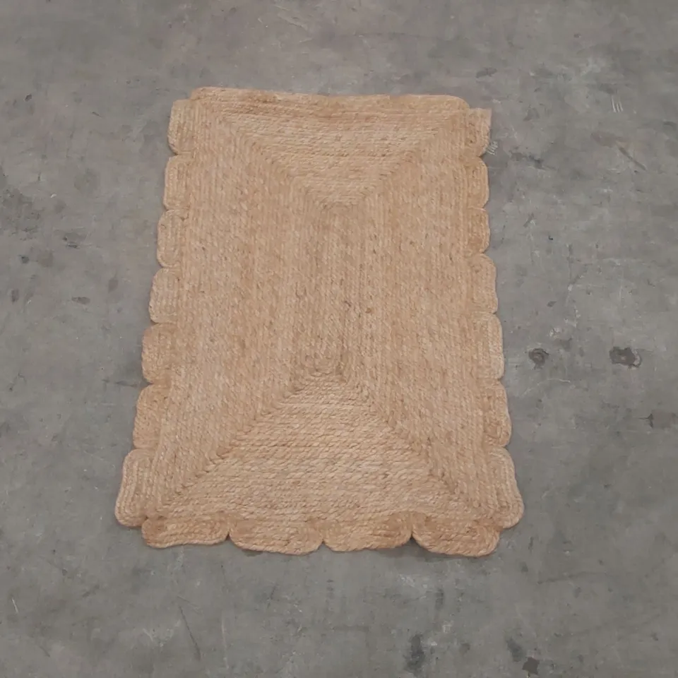 QUALITY DESIGNER AREA RUG - APPROXIMATELY 90 x 60cm