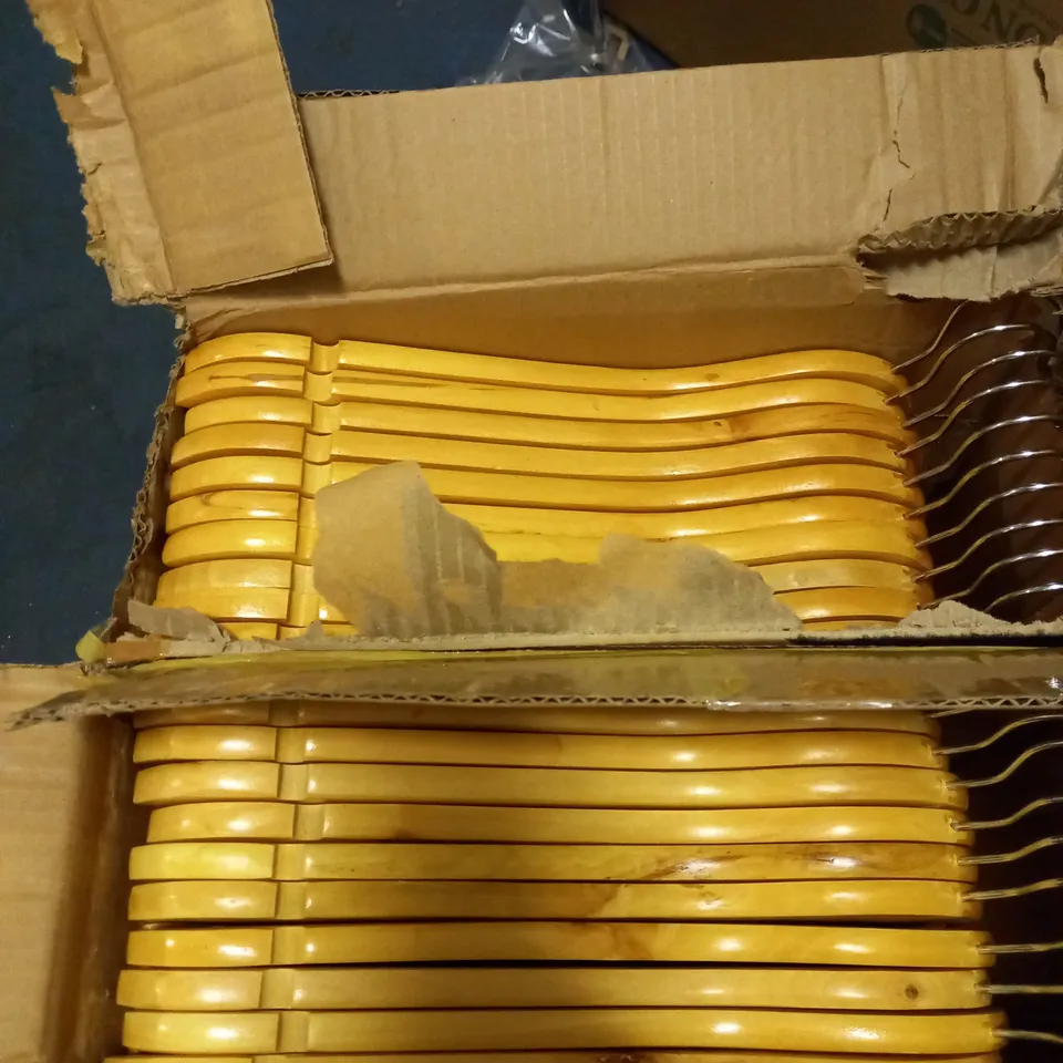 LOT OF ASSORTED PREMIUM HEAVY DUTY WOODEN HANGERS 