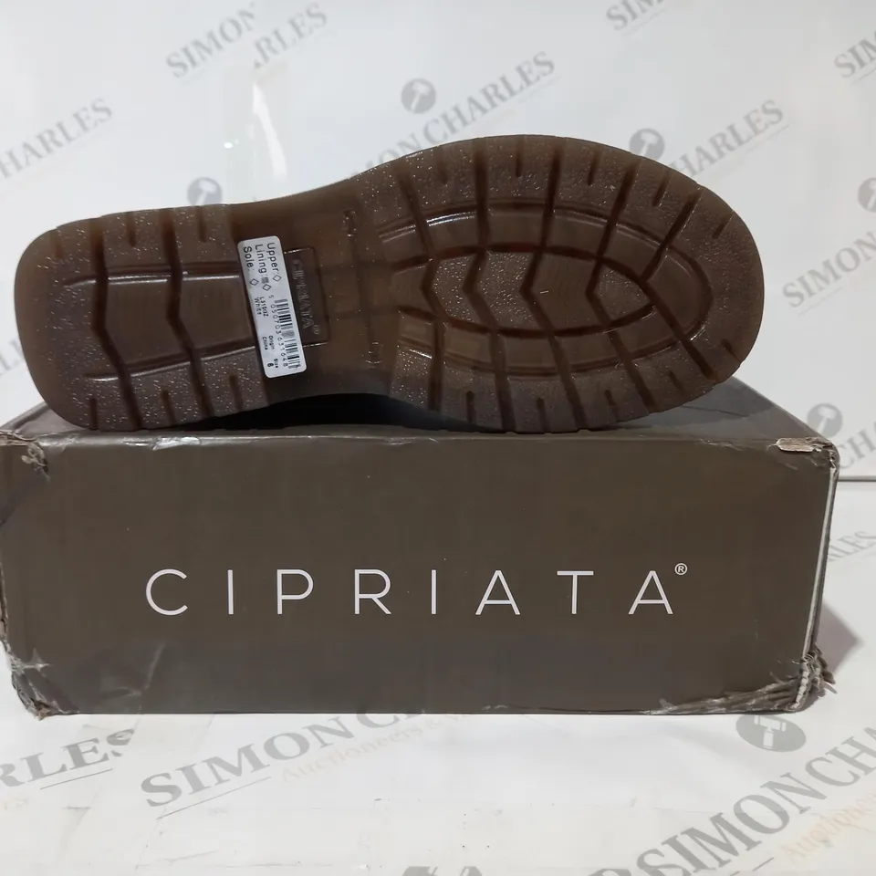BOXED PAIR OF CIPRIATA ANNETTA ANKLE BOOTS IN WHITE UK SIZE 6