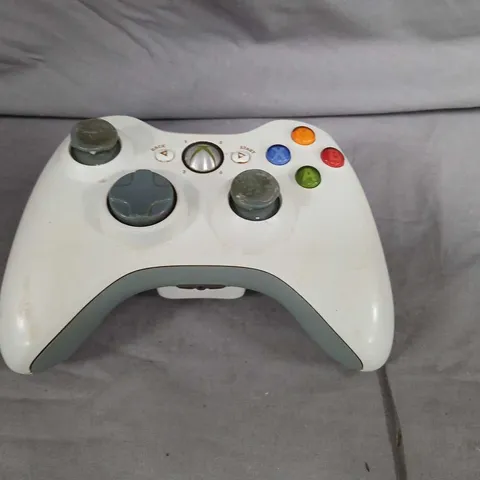 XBOX 360 WIRELESS CONTROLLER (WHITE)