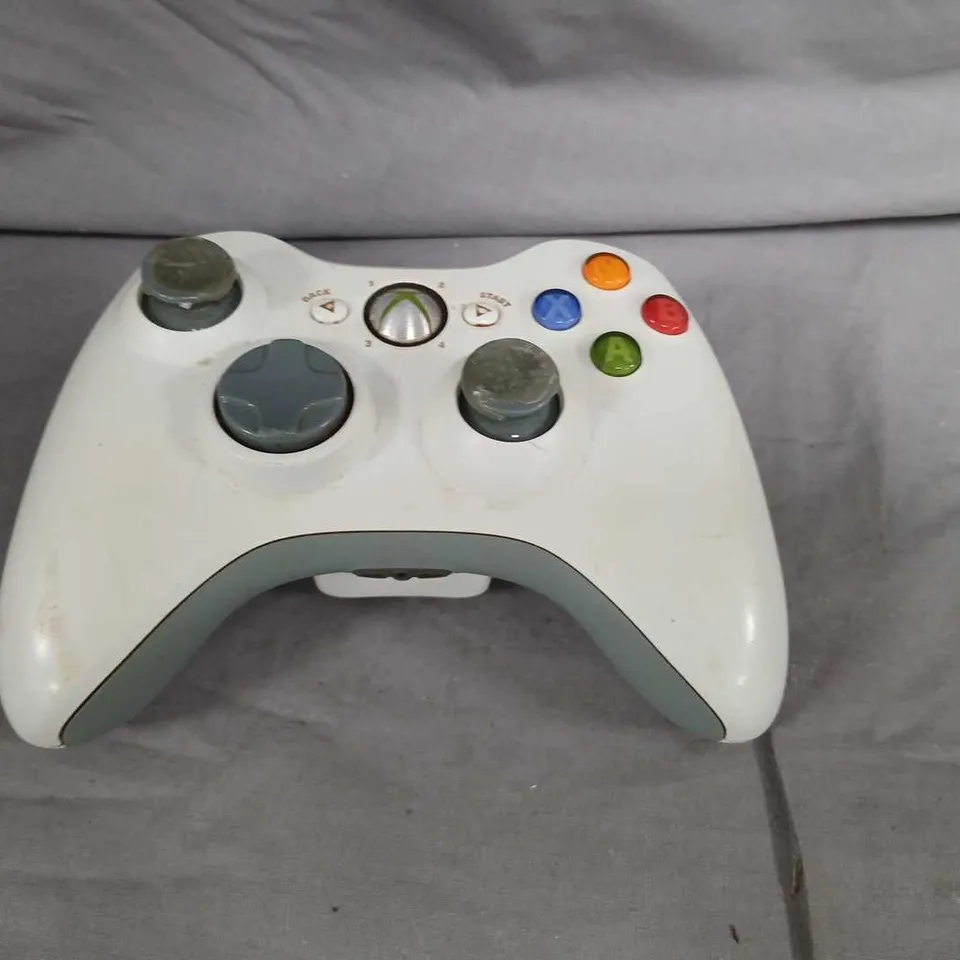 XBOX 360 WIRELESS CONTROLLER (WHITE)