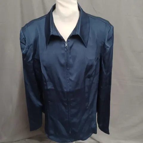 KAREN MILLEN SATIN BACK CREPE STRONG SHOULDER WOVEN ZIP FRONT BLOUSE IN NAVY SIZE 16