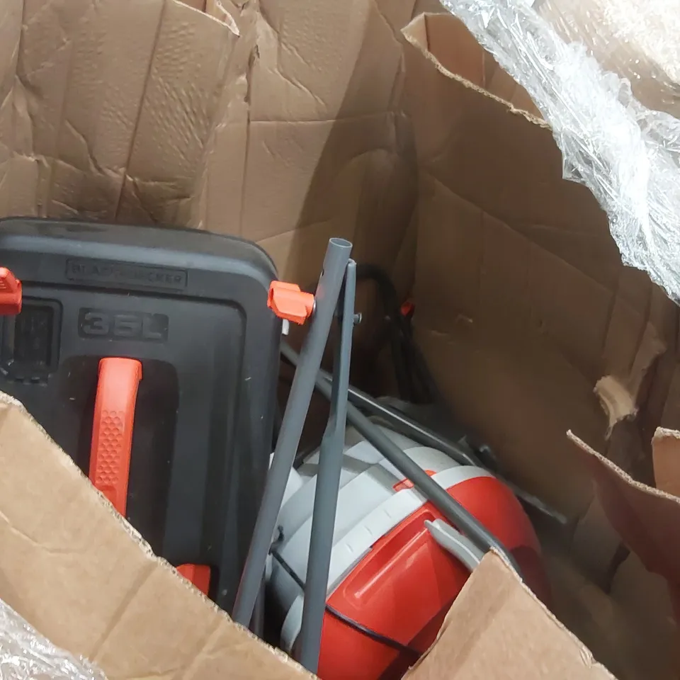 PALLET CONTAINING A LARGE QUANTITY OF ASSORTED UNCHECKED LAWN MOWERS
