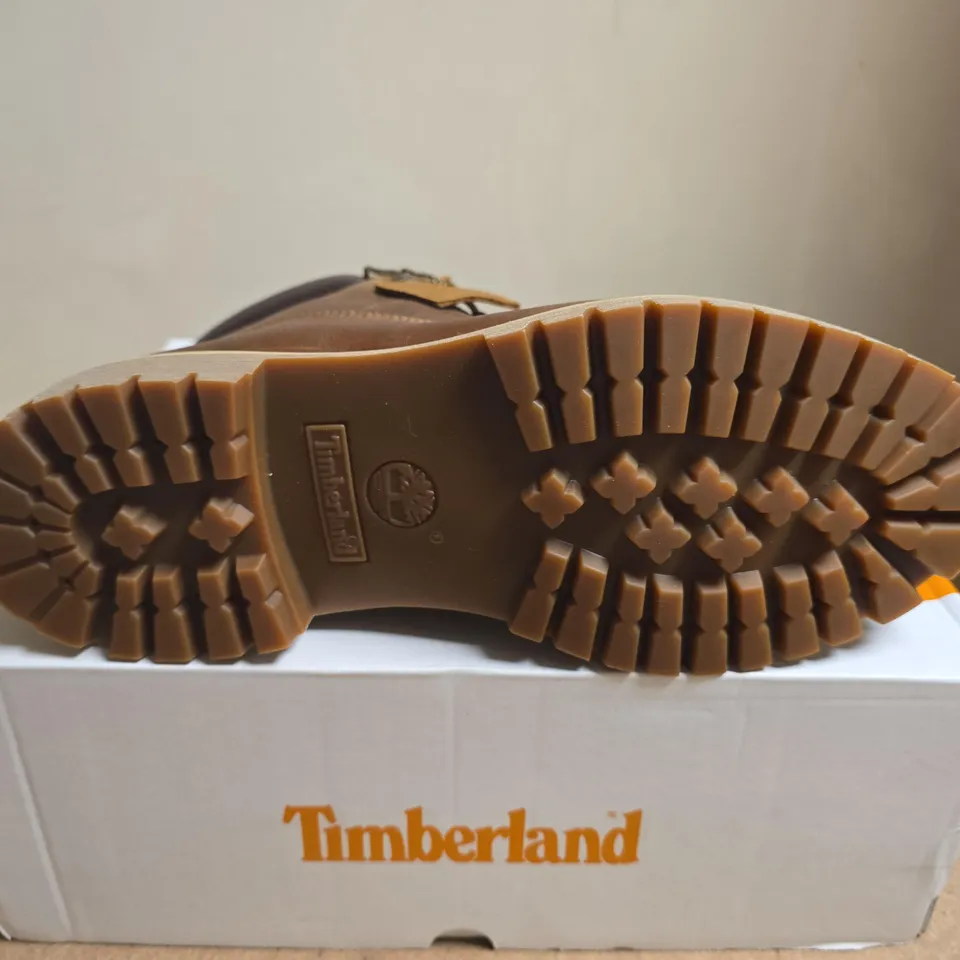 BOXED PAIR OF TIMBERLAND PREMIUM WATERPROOF BOOTS – BROWN, UK 10.5
