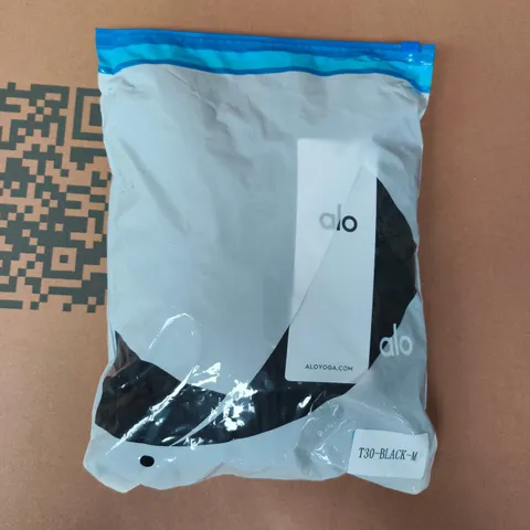 BAGGED ALO YOGA CLOTHING SET IN BLACK SIZE MEDIUM