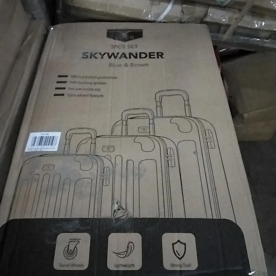 BOXED LUGG SKYWANDER HARDSHELL SUITCASE - BLUE & BROWN 