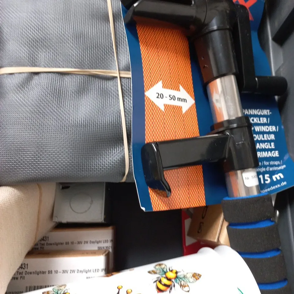 APPROXIMATELY 15 ASSORTED HOUSEHOLD PRODUCTS TO INCLUDE SWING BIN LINERS, ALTEX MUG AND A STALWART COMBINATION PADLOCK
