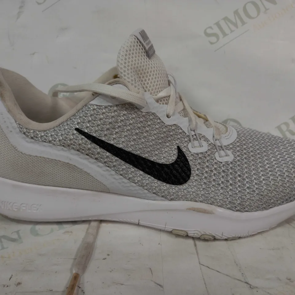 PAIR OF NIKE TRAINING FLEX TR7 SHOES IN WHITE/BLACK UK SIZE 5