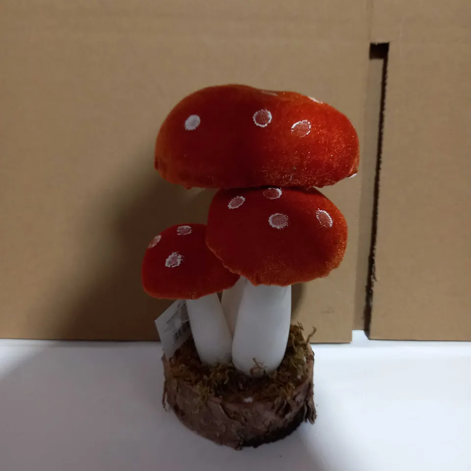 LARGE VELVET ORANGE STANDING TOADSTOOLS RRP £10.99