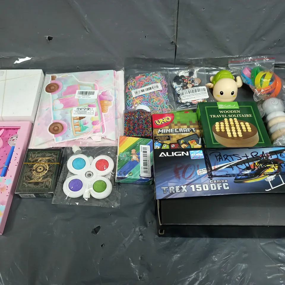 BOX OF ASSORTED TOYS AND GAMES TO INCLUDE BABY TOY, UNO AND POPPET TOY