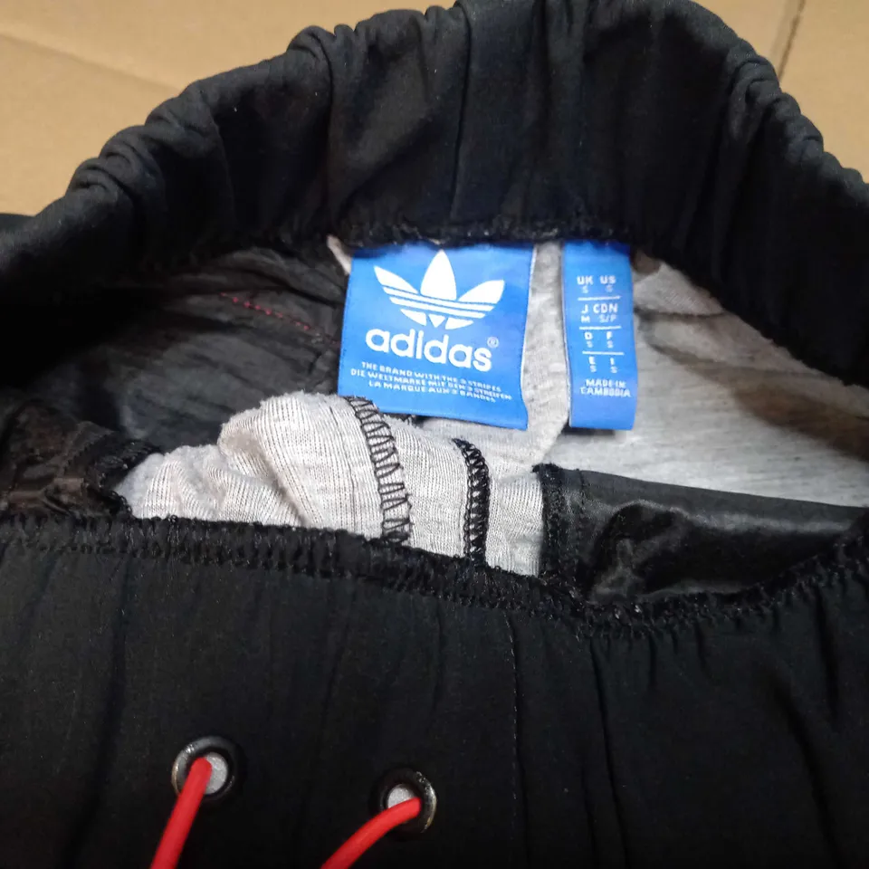 ADIDAS BLACK/LOGO FITNESS SHORTS - SMALL