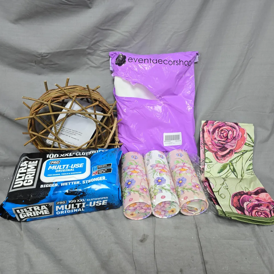 APPROXIMATELY 20 ASSORTED HOUSEHOLD PRODUCTS TO INCLUDE ULTRAGRIME CLOTH WIPES, BIRD FEEDER, TABLE CLOTHS, ETC - COLLECTION ONLY