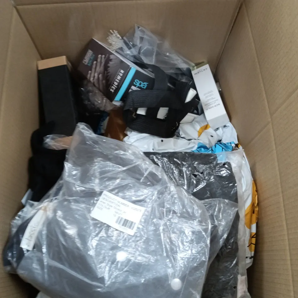 APPROXIMATELY 20 ASSORTED HOUSEHOLD ITEMS TO INCLUDE AIR FRYER CLEANER, BUG ZAPPER LANTERN AND CLOTHING