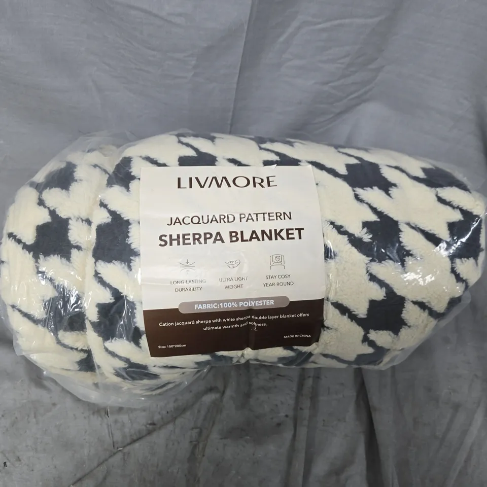 LIVMORE JACQUARD PATTERN SHERPA BLANKET IN CREAM/BLACK (150*200CM)