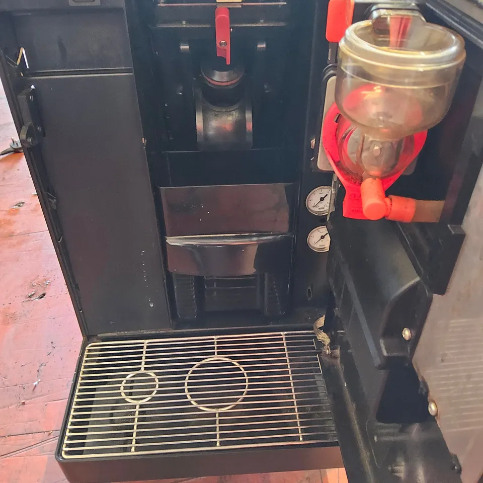 FRANKE A600 BEAN TO CUP COFFEE MACHINE