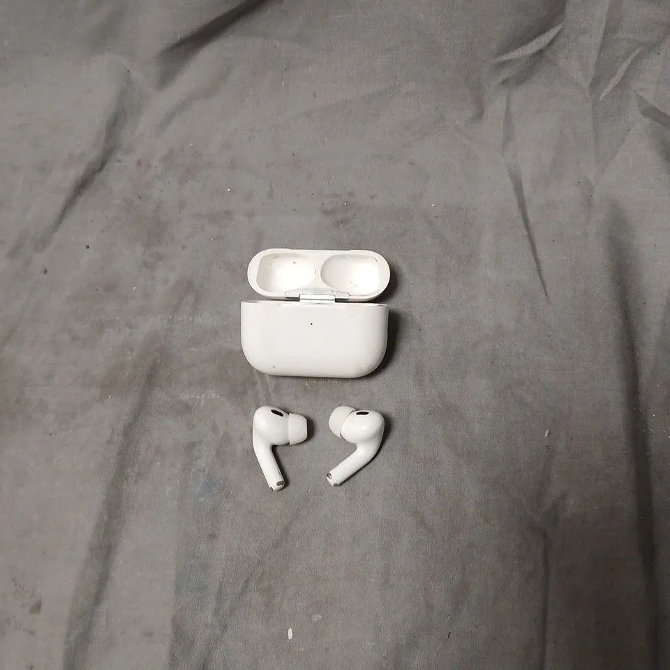 WHITE TRUE WIRELESS EARBUDS WITH CHARGING CASE – RESEMBLES APPLE AIRPODS PRO. MODEL UNSPECIFIED.