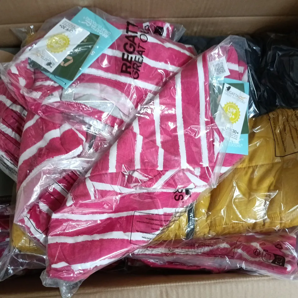 APPROXIMATELY 50 BRAND NEW REGATTA KIDS CLOTHING ITEMS IN VARIOUS SIZES, STYLES & COLOURS TO INCLUDE LEXYNE DRESS, HOLCOMBE IEP MID JNR, LOFTHOUSE JACKET, ETC
