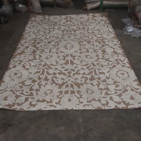 QUALITY DESIGNER PATTERNED RUG - APPROXIMATELY 285 x 195cm