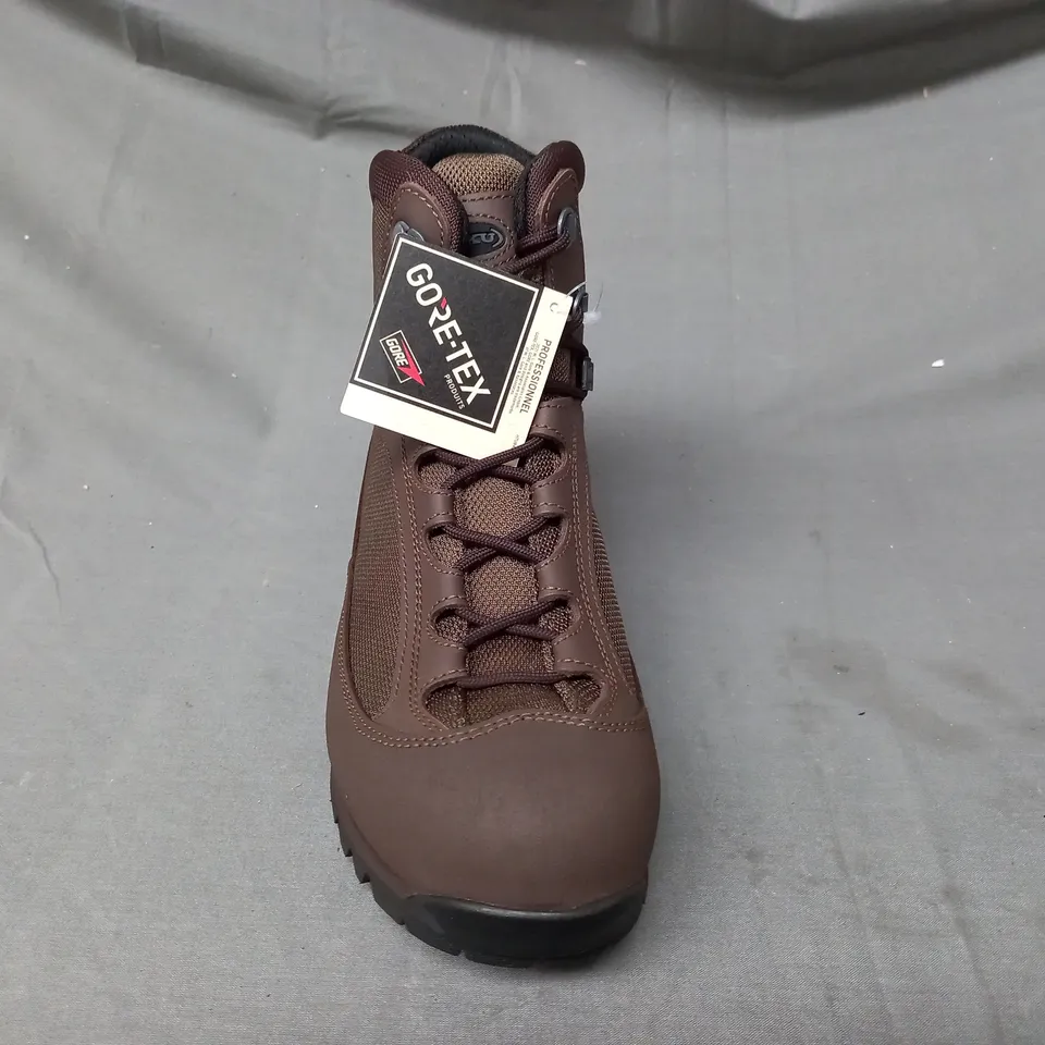 BOXED PAIR OF AKU COMBAT BOOTS IN BROWN UK SIZE 8
