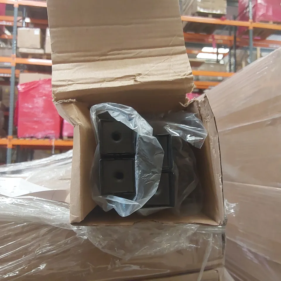 PALLET CONTAINING A LARGE ASSORTMENT OF CONSUMER PRODUCTS INCLUDING: KICK SCOOTER, BATHROOM UNIT PARTS, PIANO STAND ECT