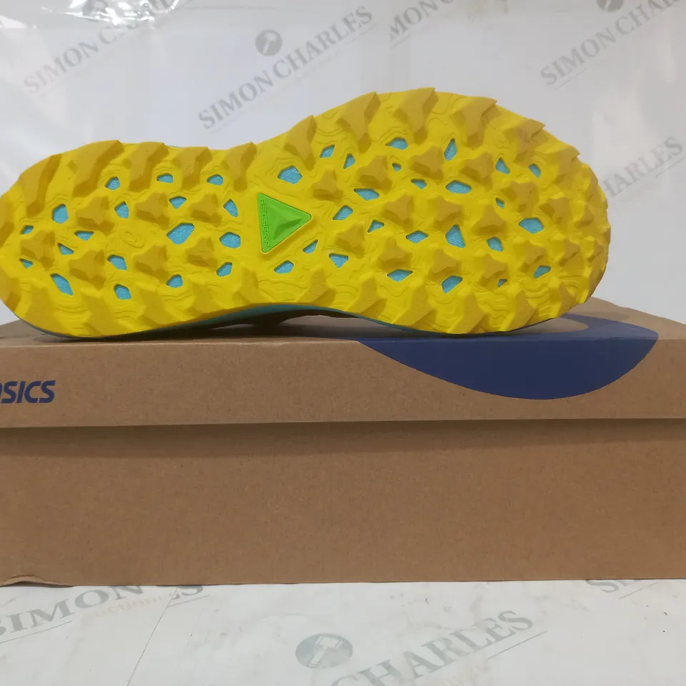 BOXED PAIR OF ASICS GEL-TRABUCO 11 SHOES IN MULTICOLOUR UK SIZE 11.5