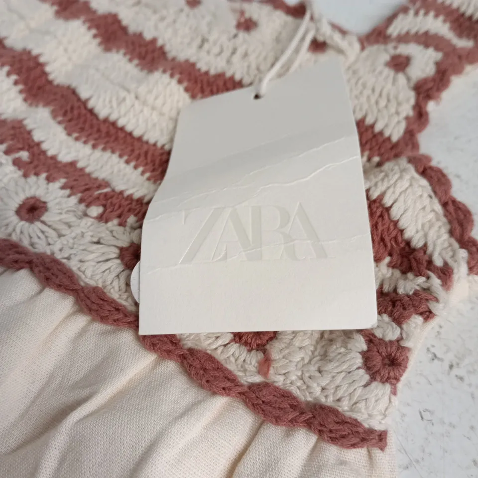 ZARA KIDS ROMPER – BEIGE/WHITE WITH PINK EMBROIDERY, UK 6 YEARS (116 CM) – TAG ATTACHED