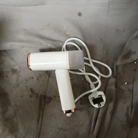 HANDHELD GARMENT STEAMER – WHITE, BOXED