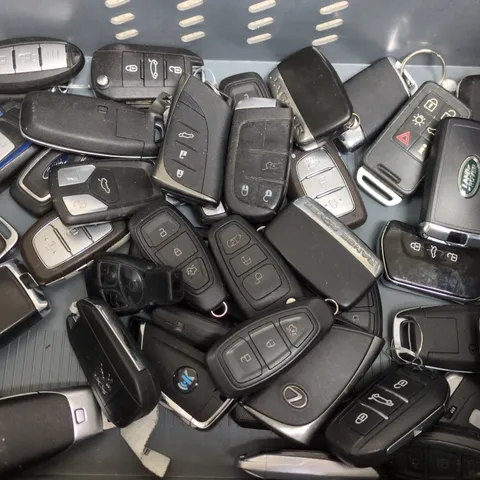 APPROXIMATELY 25 ASSORTED CAR KEY FOBS