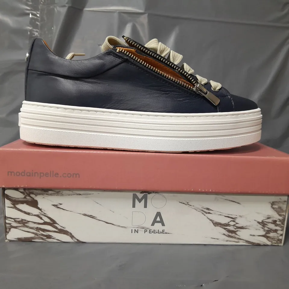 MODA IN PELLE WOMEN'S AZARA NAVY LEATHER TRAINERS SIZE 6