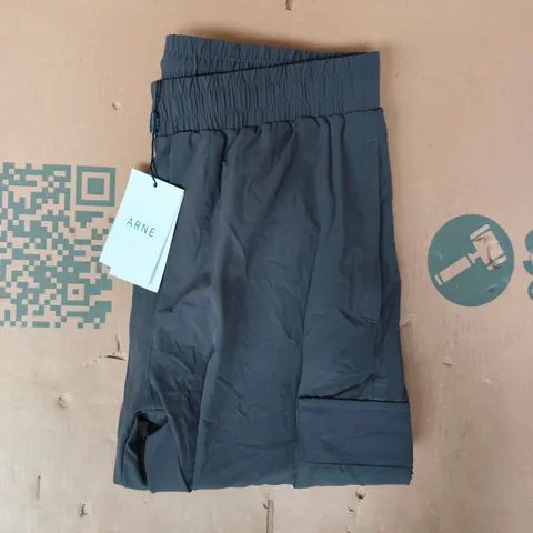 ARNE UTILITY CARGO PANTS IN GREY SIZE MEDIUM