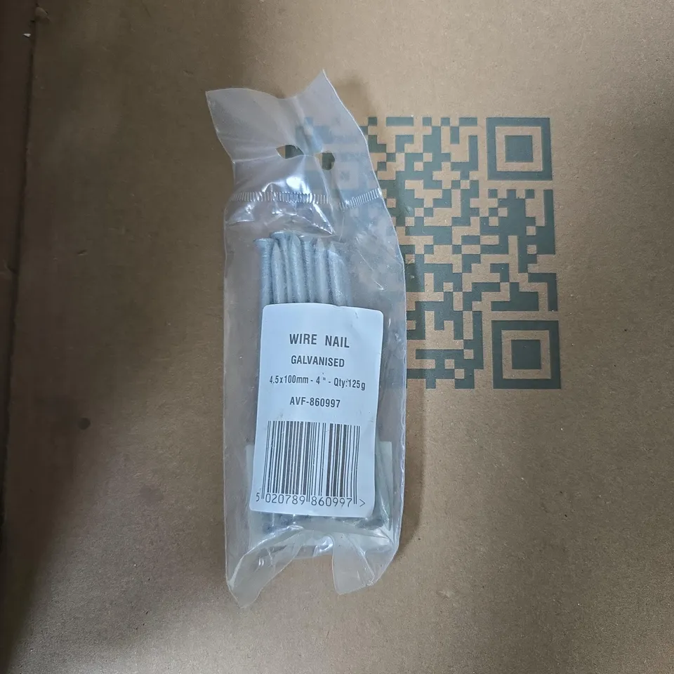 TOTE OF APPROXIMATELY 25 ASSORTED SCREWS/NAILS AND NUTS TO INCLUDE: GALVANIZED WIRE NAILS 