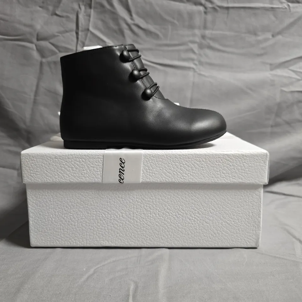 BOXED PAIR OF AGE OF INNOCENCE KIDS VIVIAN BLACK SHOES SIZE EU 27