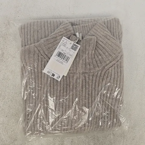 BAGGED MANGO RIBBED SWEATER WITH ZIP IN LIGHT/PASTEL GREY SIZE SMALL
