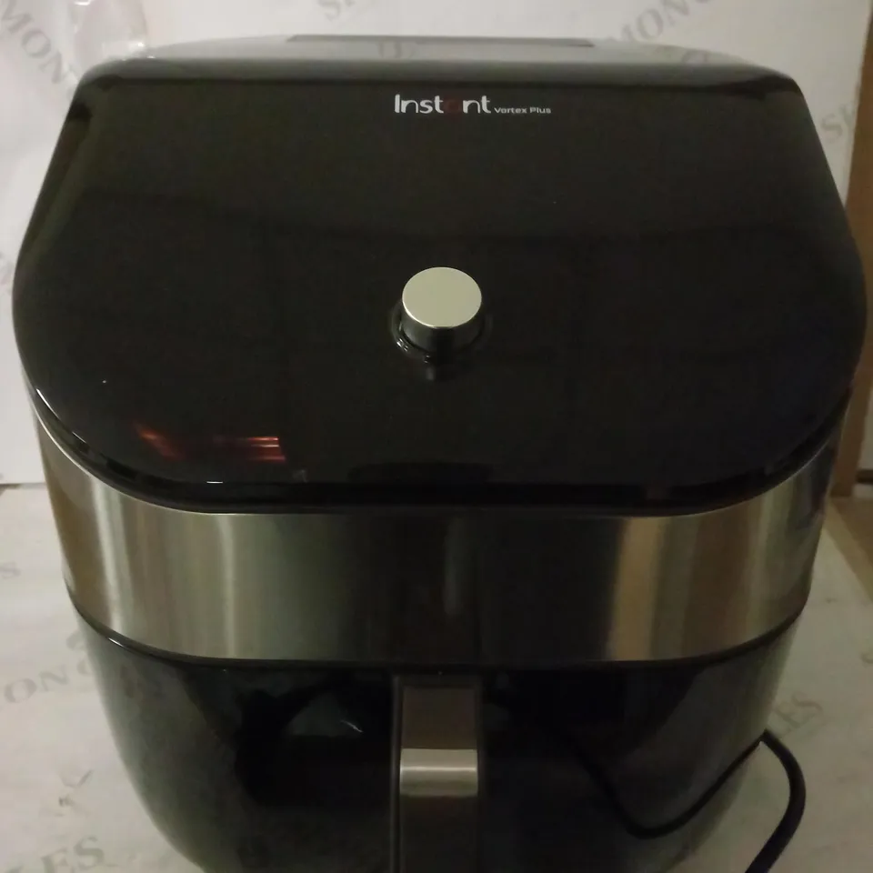 INSTANT VORTEX PLUS WITH CLEARCOOK DIGITAL HEALTH AIR FRYER