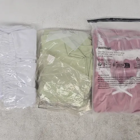 APPROXIMATELY 20 ASSORTED CLOTHING AND FASHION PRODUCTS IN VARIOUS STYLES AND SIZES - COLLECTION ONLY