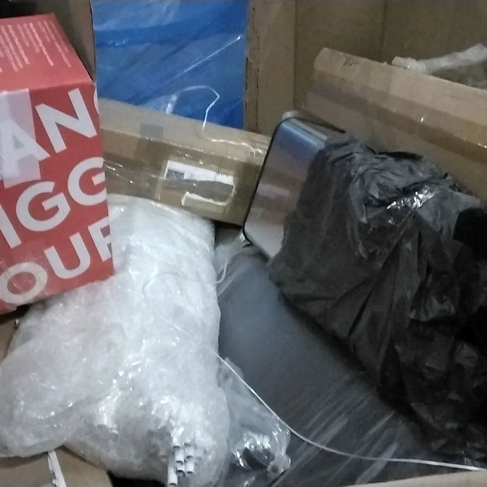 PALLET OF ASSORTED ITEMS INCLUDING HOMIDEC DRYING RACK, GARDEN SHEARS, POGO STICK, RADIATOR, METAL BIN