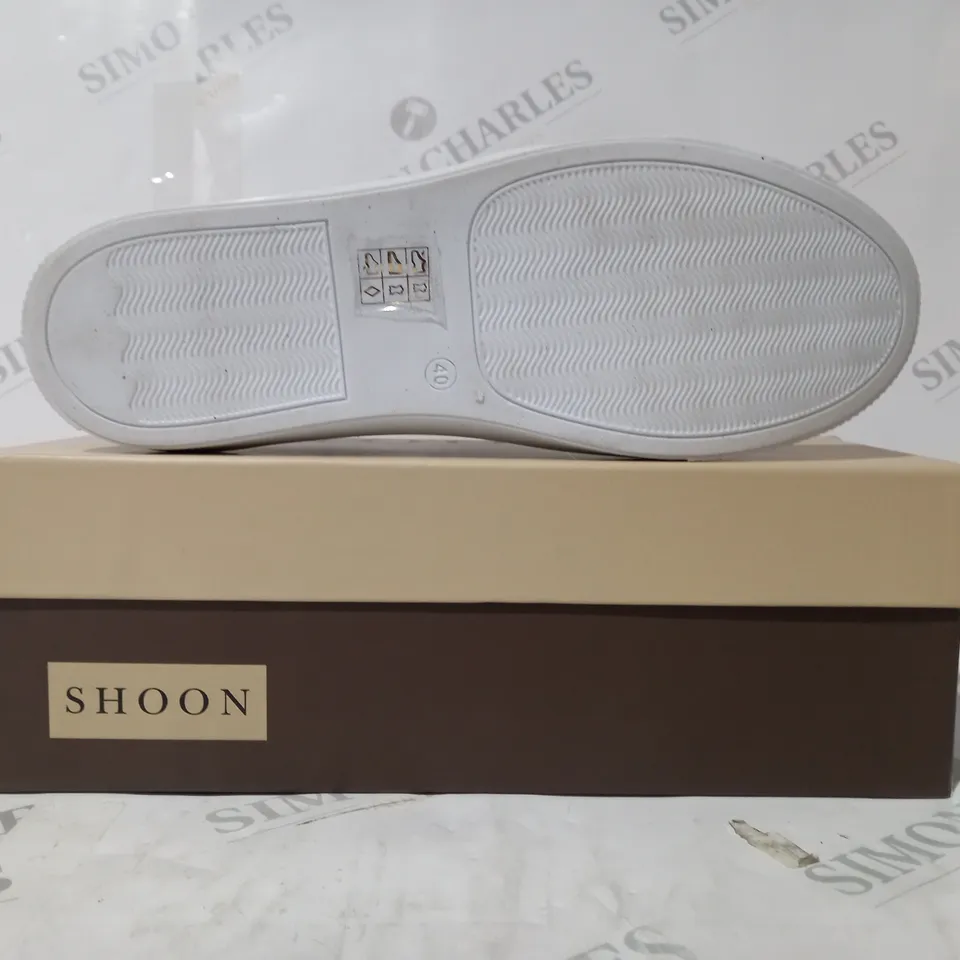 BOXED PAIR OF SHOON EIDOLON TRAINERS IN BLACK SIZE 7