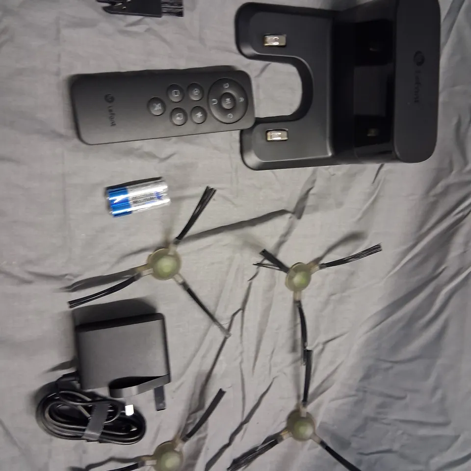 BOXED LEFANT ROBOTIC VACUUM CLEANER POWERED BY FREEMOVE M210P