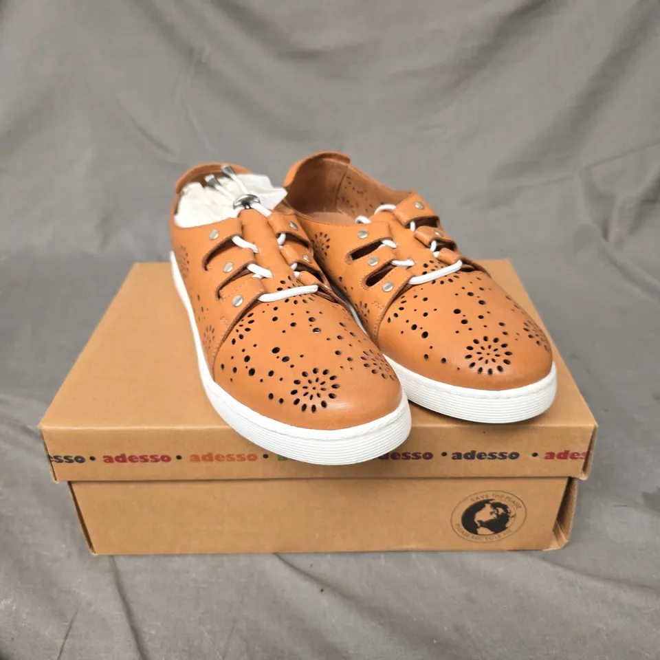 BOXED PAIR OF ADESSO FLORAL HOLE PUNCH TRAINERS IN BROWN - 6