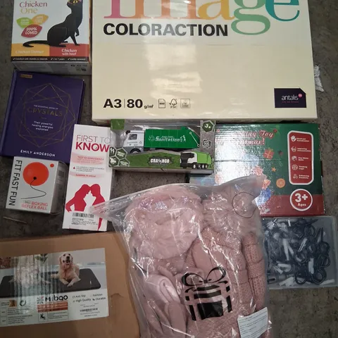 PALLET CONSISTING OF A LARGE QUANTITY OF ASSORTED HOUSEHOLD AND ELECTRICAL PRODUCTS AND ACCESSORIES TO INCLUDE;