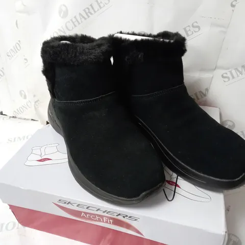SKECHERS GO WALK ARCH FIT SUEDE CHUGGA BOOT BLACK - UK SIZE 5