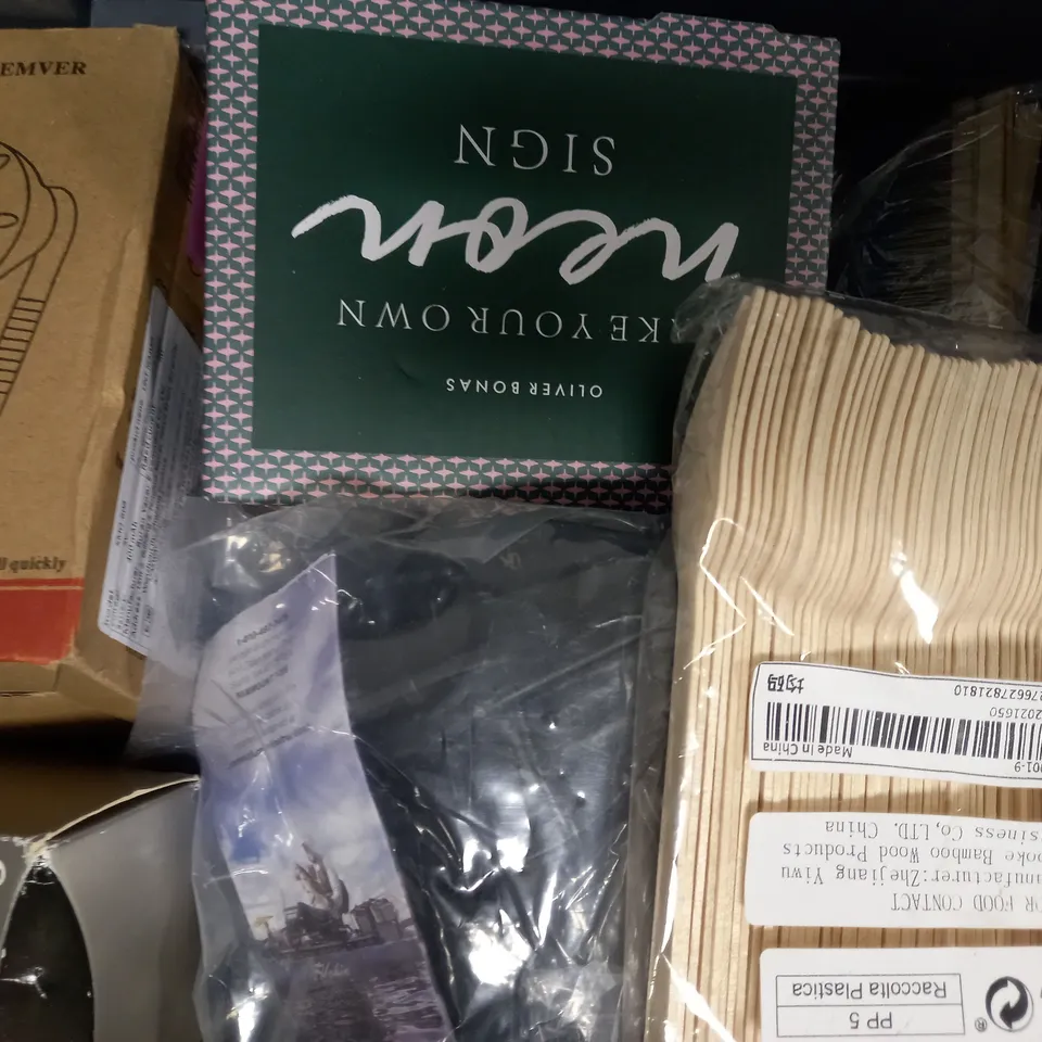 APPROXIMATELY 15 ASSORTED HOUSEHOLD ITEMS TO INCLUDE EGG TIMER, DESCALER TABS, ETC